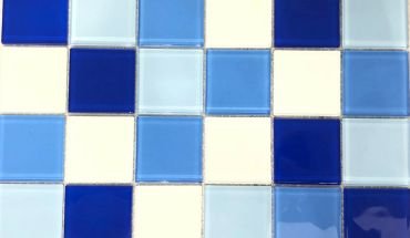 Blue and white splash back hot melted mosaic swimming pool mosaic tiles design.