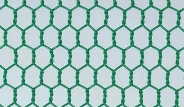 Colored hexagonal galvanized woven wire mesh roll in green.