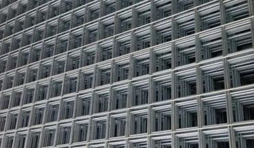 Galvanized anti corrosion iron welded wire mesh panel in bulk.