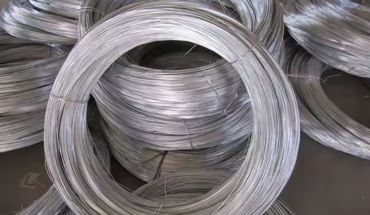 Galvanized steel wire rolls.