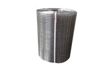 Galvanized welded wire mesh in thick roll.