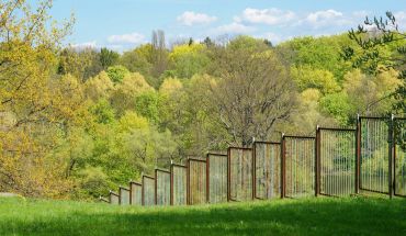 Garden metal fence to divide lands.