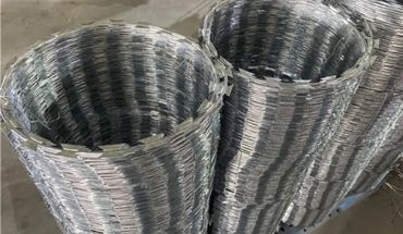 Hot dipped galvanized concertina razor wire in bulk.