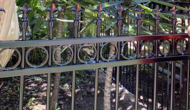 Iron spear garden fence in black color.
