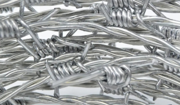 Metal barbed wire hot-dip galvanized robust wire.