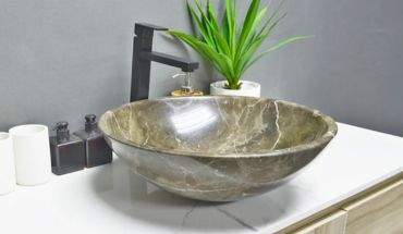 Round shape countertop wash basin.