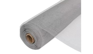 Screen hexagonal galvanized woven wire mesh rolled in wood.