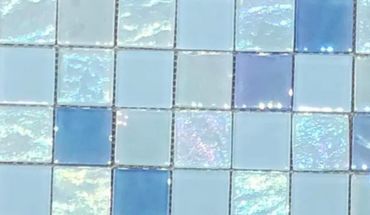 Splash back mosaics iridescent glass mosaic tiles with mesh-back design for pools.