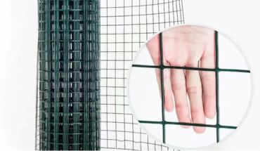 Welded wire mesh roll fence with green color PVC coat.