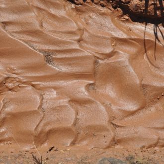 Raw material clay.