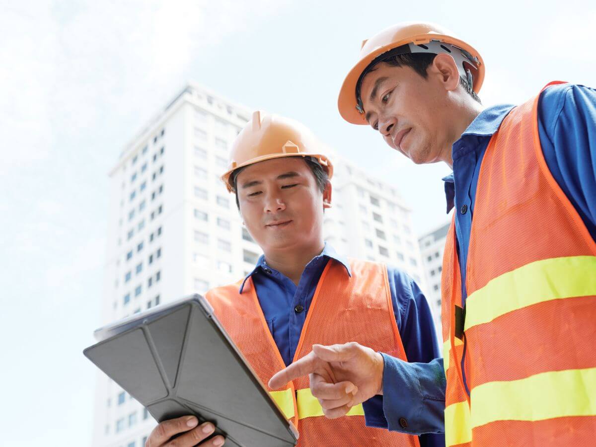 Engineers choosing the best building materials suppliers in China.