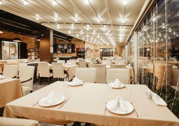Hotel restaurant with flowing light and bulbs for elegant ambiance.