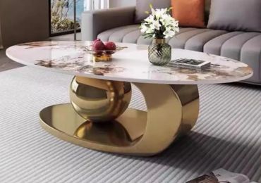 Modern and contemporary Coffee table with gold and marble touch.